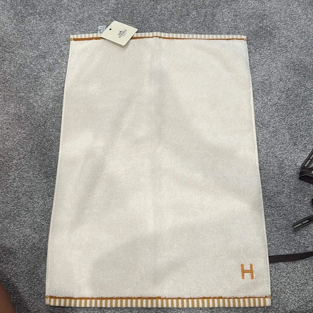 Authentic Hermes hand towel - Picture 2 of 7